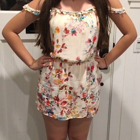 Floral Off the Shoulder Romper - Picture 2 of 2